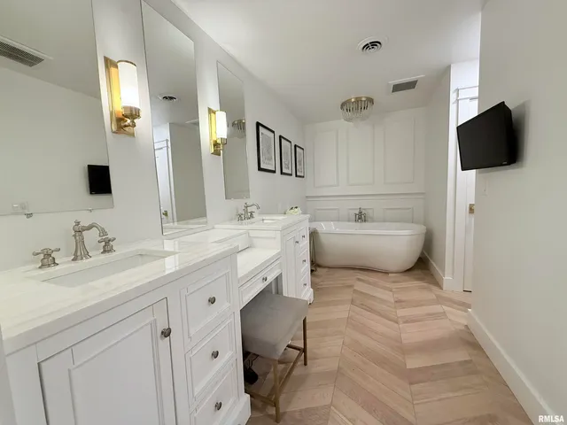 $400,000 | 7 Clearlake Drive, Centralia, IL 62801