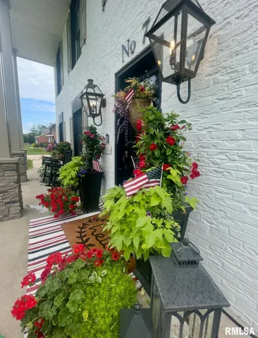 $400,000 | 7 Clearlake Drive, Centralia, IL 62801