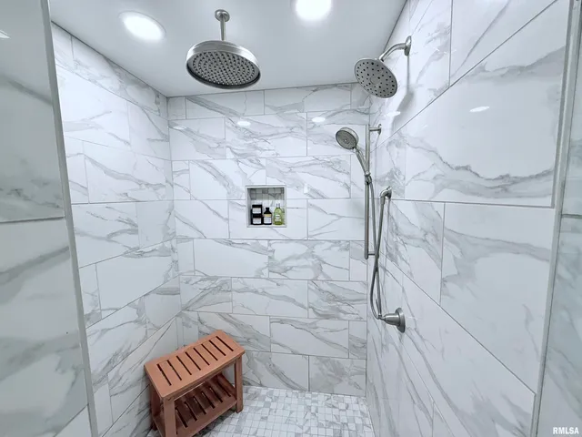 $400,000 | 7 Clearlake Drive, Centralia, IL 62801