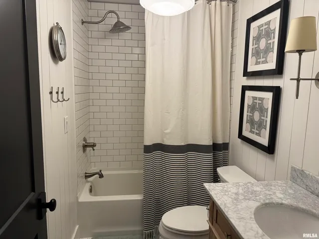 $400,000 | 7 Clearlake Drive, Centralia, IL 62801