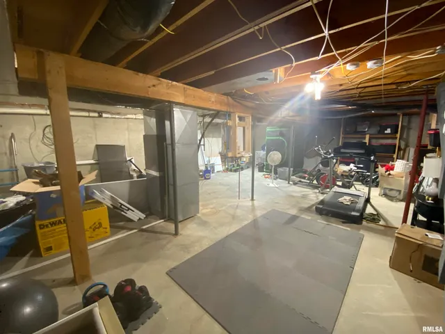 $400,000 | 7 Clearlake Drive, Centralia, IL 62801