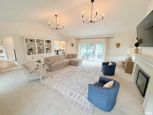 $400,000 | 7 Clearlake Drive, Centralia, IL 62801