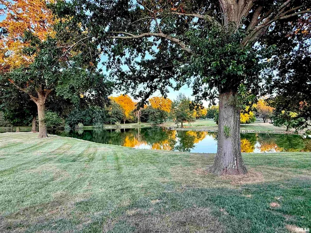 $400,000 | 7 Clearlake Drive, Centralia, IL 62801