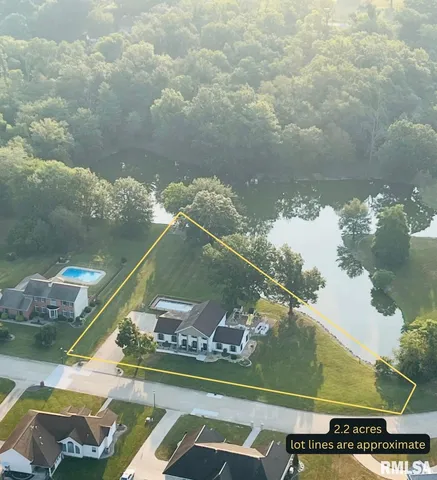 $400,000 | 7 Clearlake Drive, Centralia, IL 62801