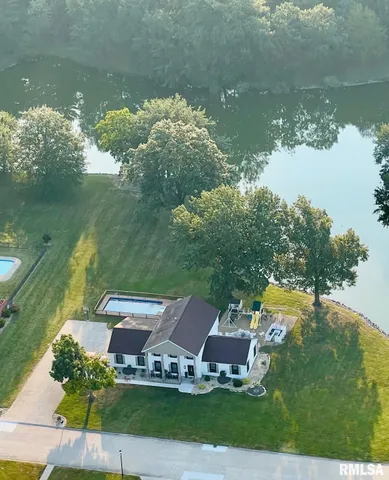 $400,000 | 7 Clearlake Drive, Centralia, IL 62801