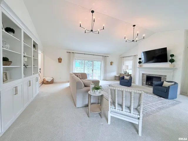 $400,000 | 7 Clearlake Drive, Centralia, IL 62801