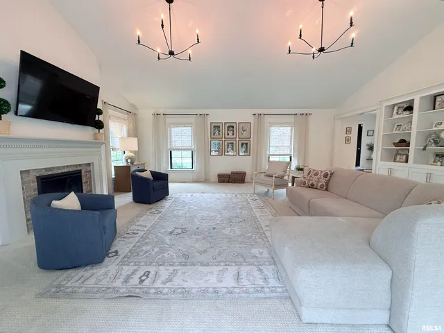 $400,000 | 7 Clearlake Drive, Centralia, IL 62801