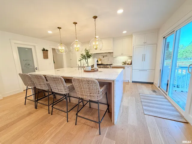 $400,000 | 7 Clearlake Drive, Centralia, IL 62801