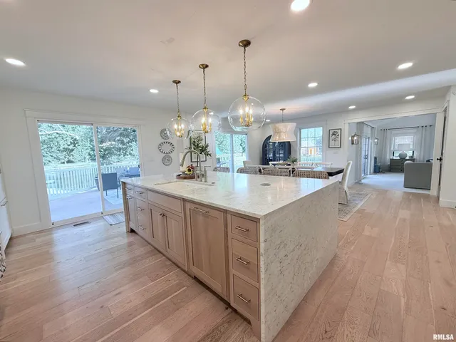 $400,000 | 7 Clearlake Drive, Centralia, IL 62801