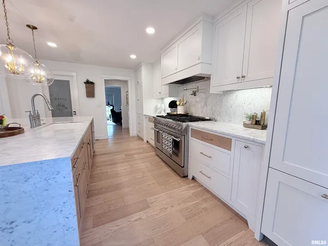 $400,000 | 7 Clearlake Drive, Centralia, IL 62801