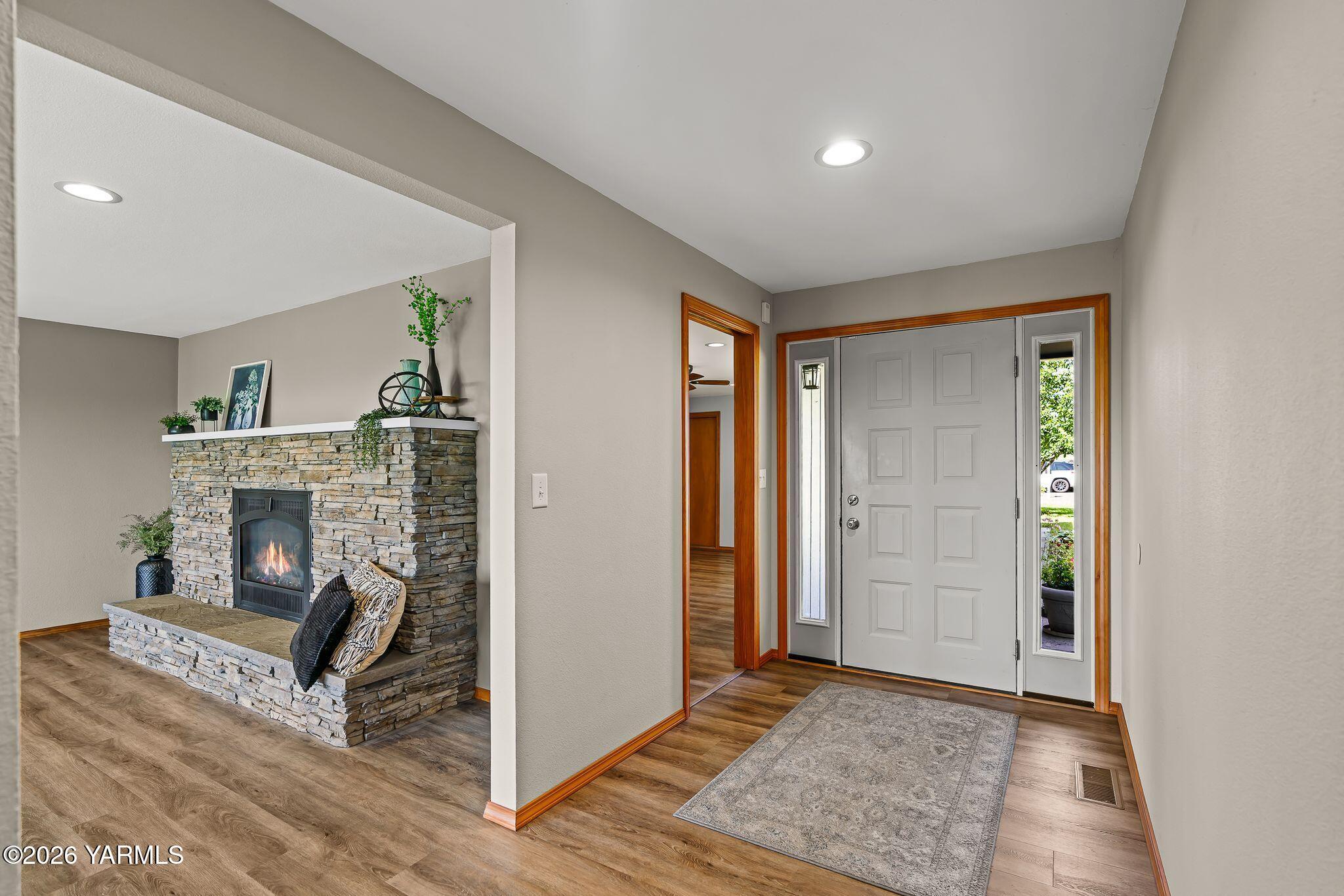 61 North Johnson Road Selah, WA 98942 - Photo 5 of 41 Entry Way