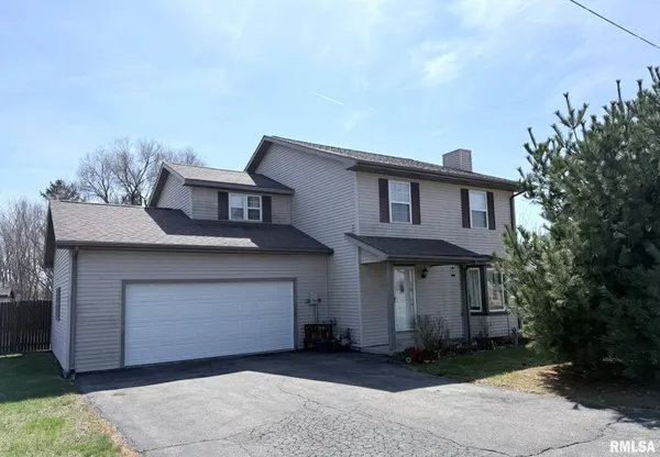 $205,000 | 725 East Ann Street, Knoxville, IL 61448