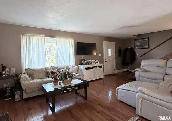 $205,000 | 725 East Ann Street, Knoxville, IL 61448