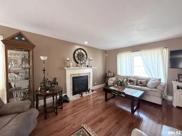 $205,000 | 725 East Ann Street, Knoxville, IL 61448