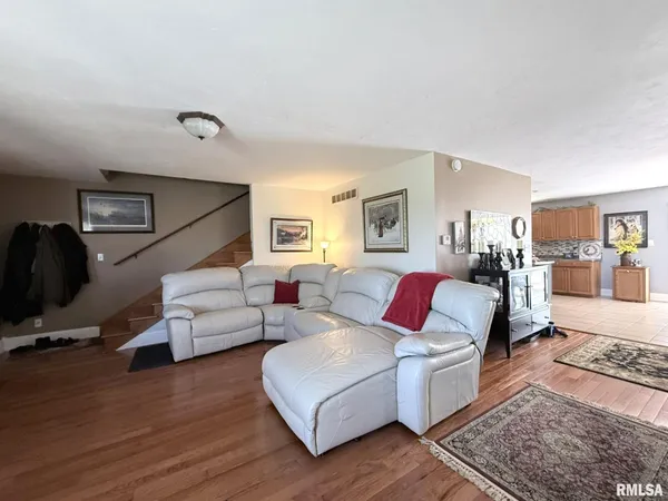 $205,000 | 725 East Ann Street, Knoxville, IL 61448