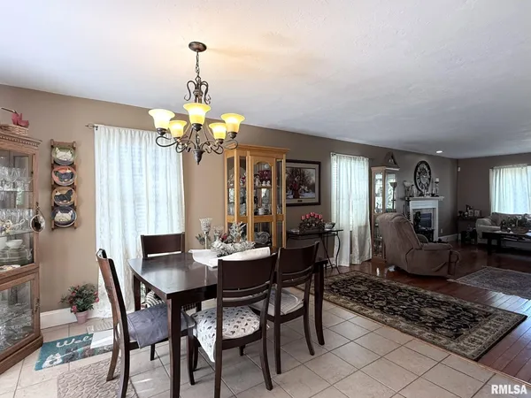 $205,000 | 725 East Ann Street, Knoxville, IL 61448