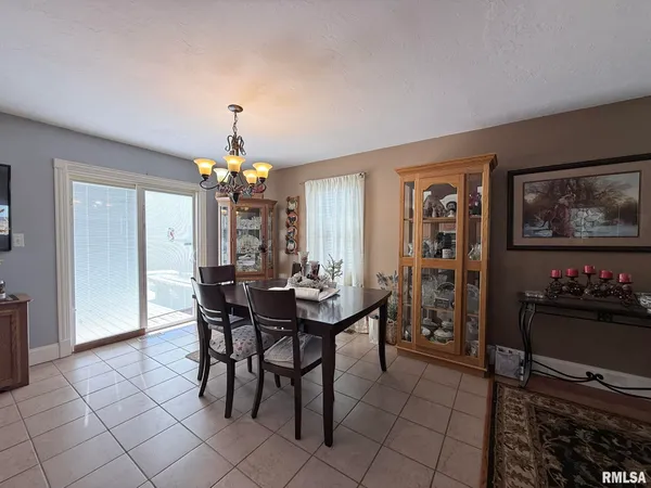 $205,000 | 725 East Ann Street, Knoxville, IL 61448
