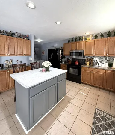 $205,000 | 725 East Ann Street, Knoxville, IL 61448