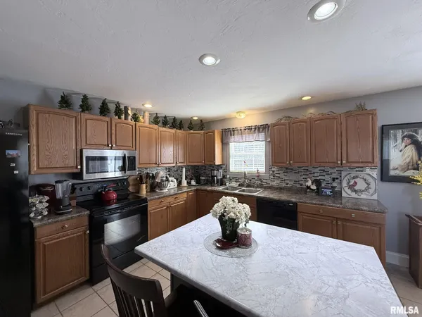 $205,000 | 725 East Ann Street, Knoxville, IL 61448