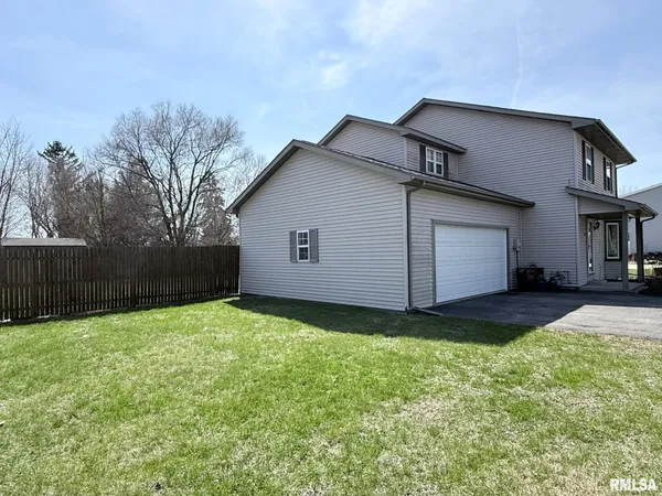 $205,000 | 725 East Ann Street, Knoxville, IL 61448