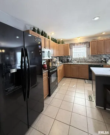 $205,000 | 725 East Ann Street, Knoxville, IL 61448