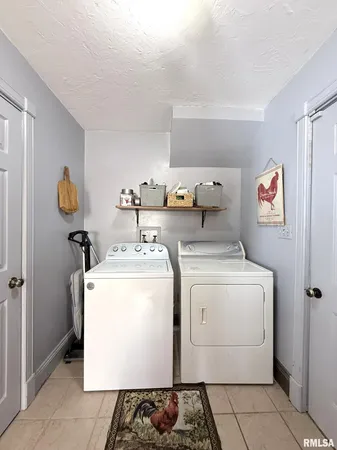 $205,000 | 725 East Ann Street, Knoxville, IL 61448