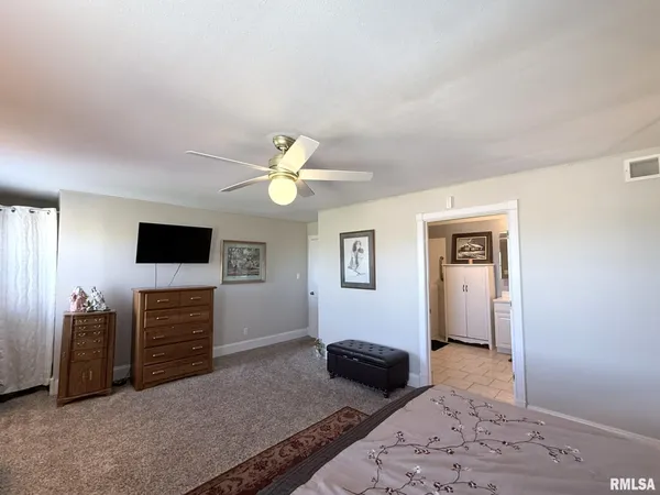 $205,000 | 725 East Ann Street, Knoxville, IL 61448