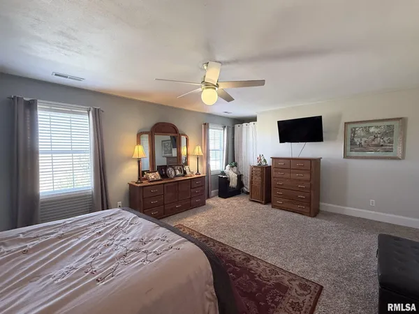$205,000 | 725 East Ann Street, Knoxville, IL 61448