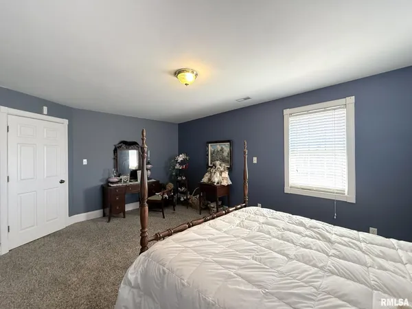$205,000 | 725 East Ann Street, Knoxville, IL 61448