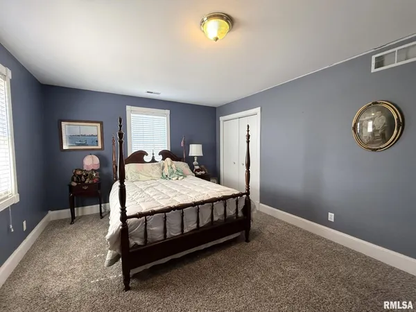 $205,000 | 725 East Ann Street, Knoxville, IL 61448