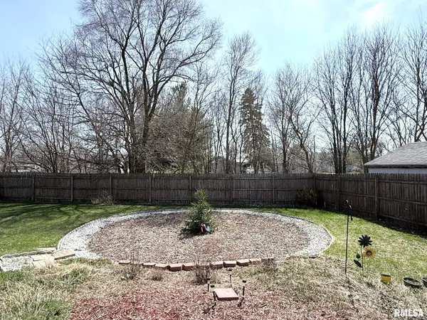 $205,000 | 725 East Ann Street, Knoxville, IL 61448