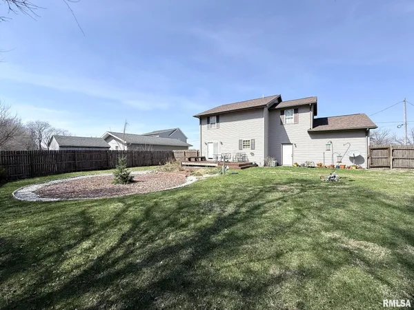 $205,000 | 725 East Ann Street, Knoxville, IL 61448