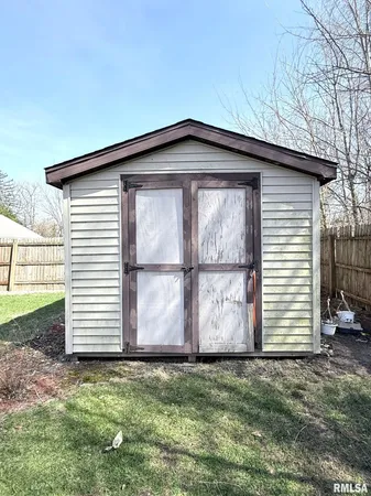 $205,000 | 725 East Ann Street, Knoxville, IL 61448