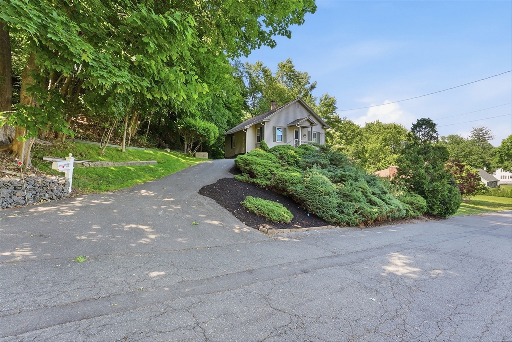 114 Field Street West Springfield, MA 01089 - Photo 30 of 41