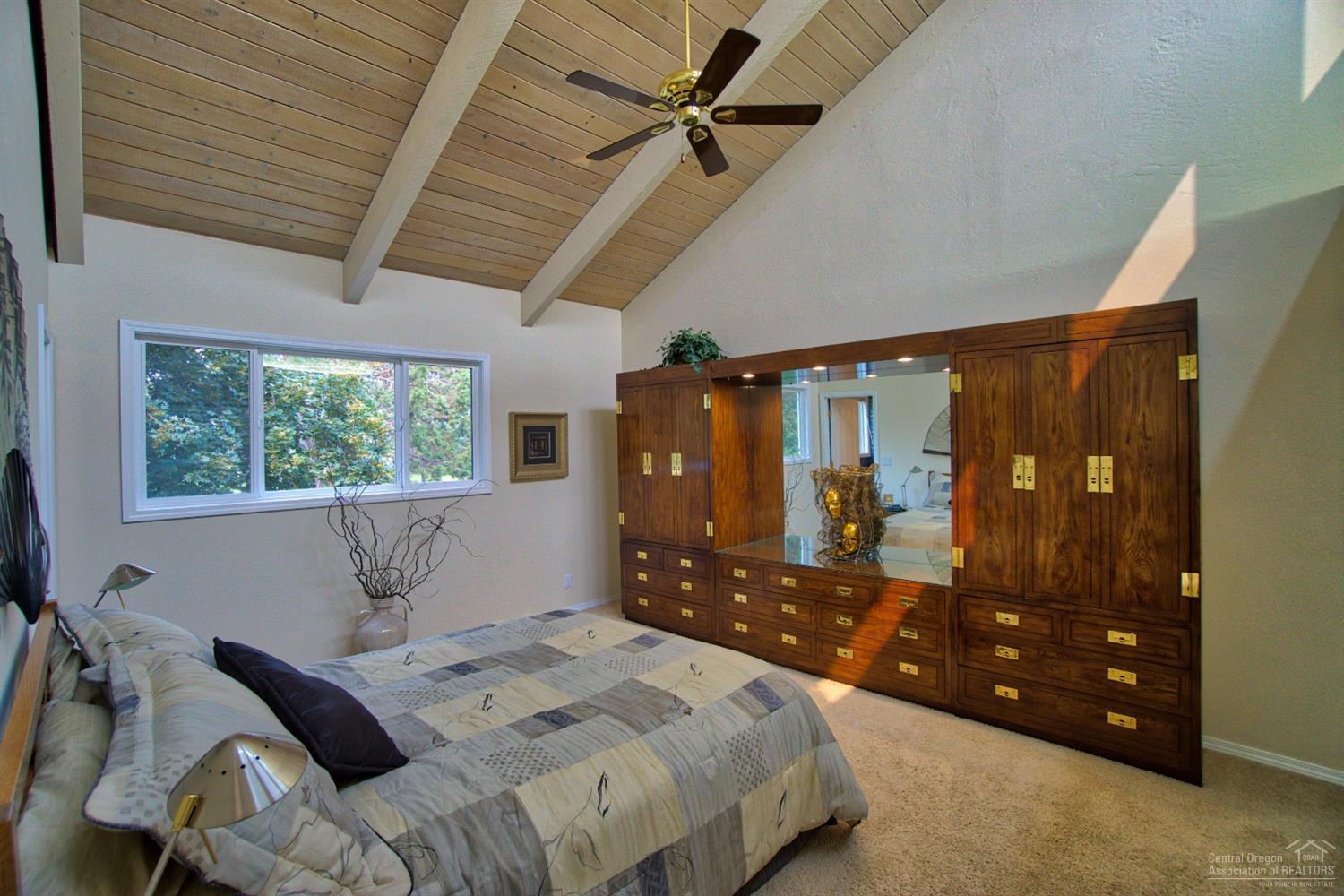 19655 Ridgewood Drive Bend, OR 97703 - Photo 11 of 21 Gallery Image 11