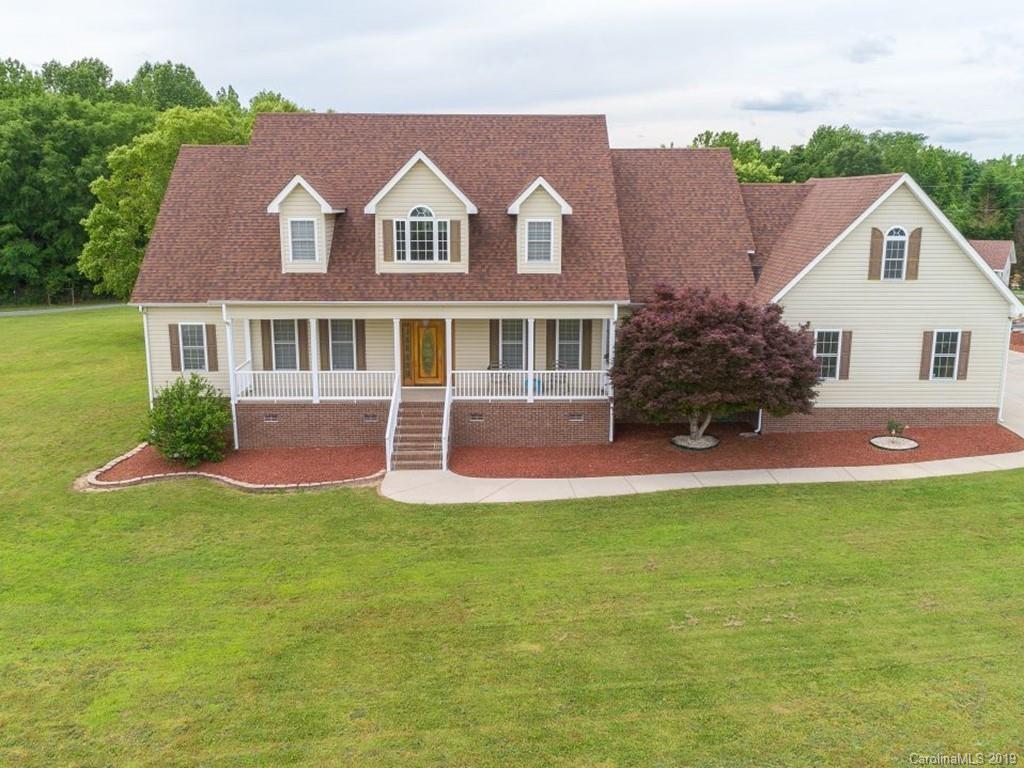 140 Springlake Road York, SC 29745 - Photo 1 of 24 a view of a house with a garden