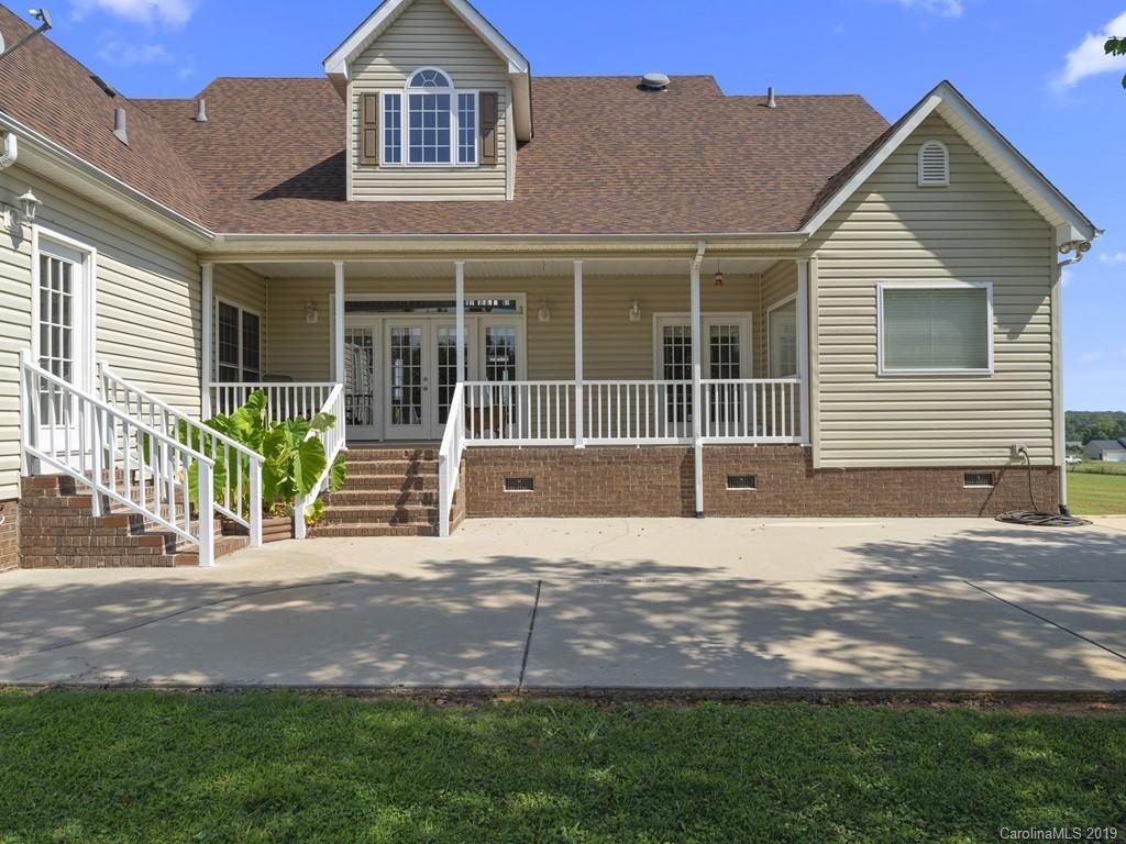 140 Springlake Road York, SC 29745 - Photo 20 of 24 a front view of a house with a garden
