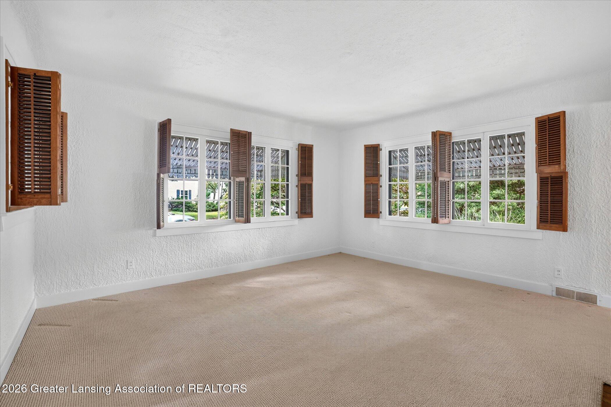 1716 Tecumseh River Road Lansing, MI 48906 - Photo 6 of 51 Living Room