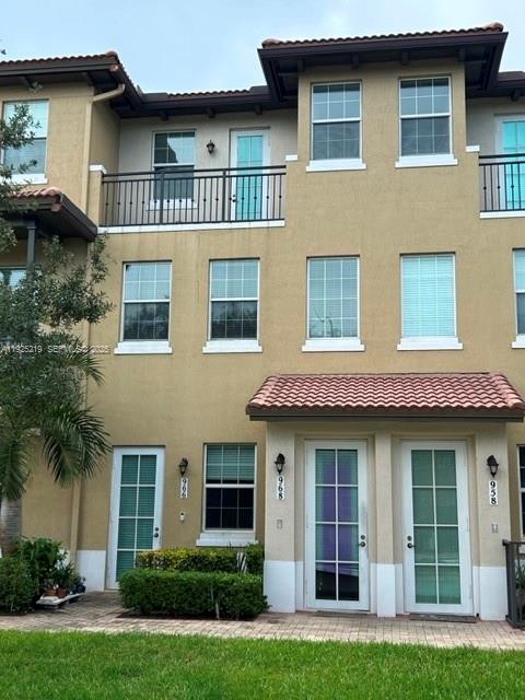 Cobblestone Pembroke Pines, FL 33027 - Photo 2 of 16 a front view of a house