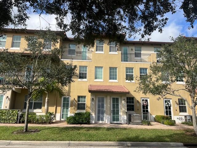 Cobblestone Pembroke Pines, FL 33027 - Photo 3 of 16 front view of a house with a yard