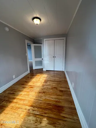 $1,600 | 298-300 Locust Avenue, Unit 2 UPSTAIRS, Amsterdam, NY 12010