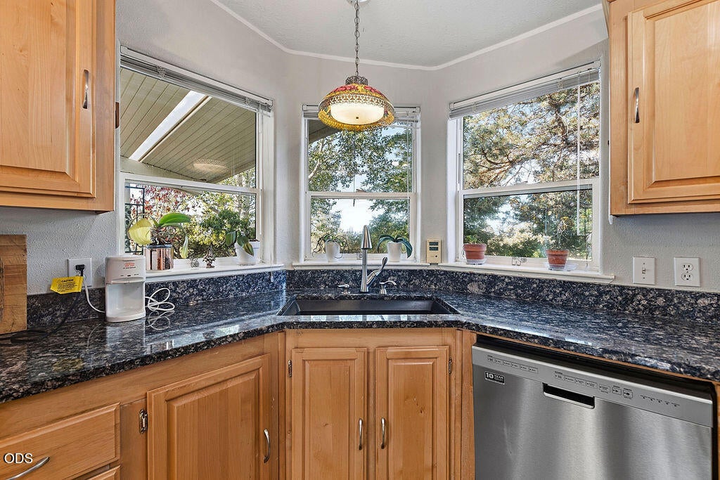 14444 Shumway Road Powell Butte, OR 97753 - Photo 6 of 58 Gallery Image 6