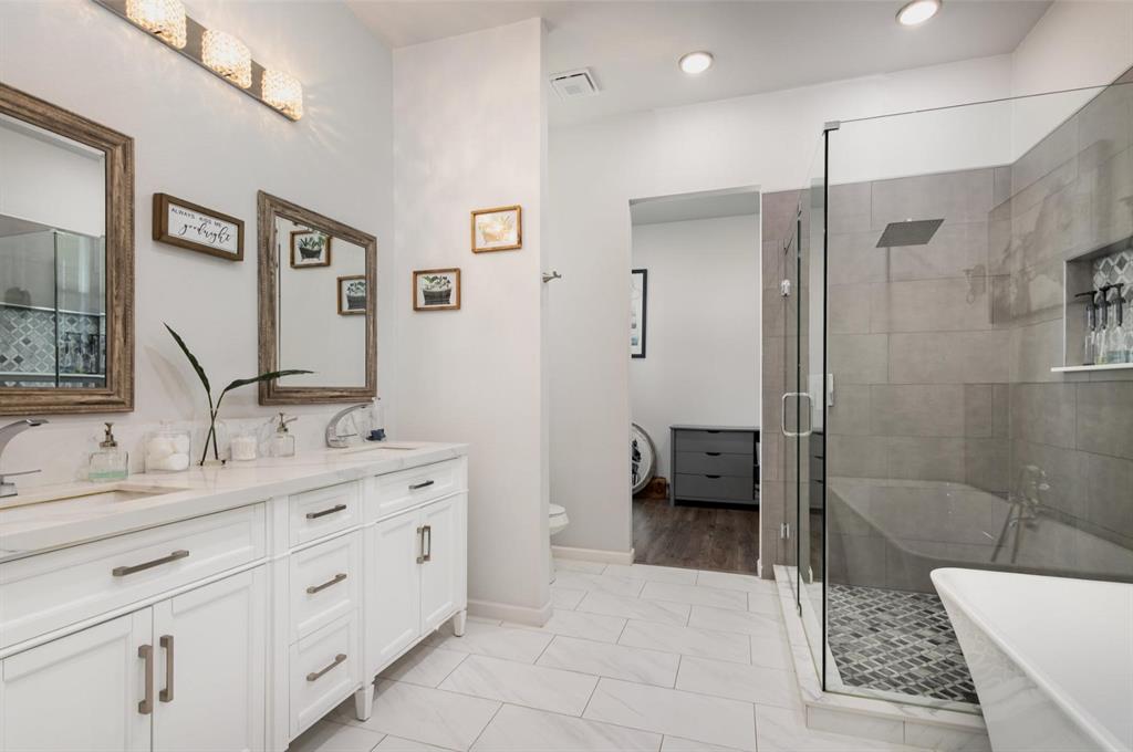 601 Gin Road Ennis, TX 75119 - Photo 17 of 33 a spacious bathroom with a shower sink and mirror