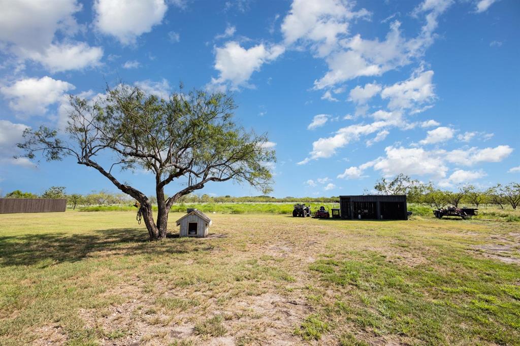 601 Gin Road Ennis, TX 75119 - Photo 27 of 33 a view of a yard with an house