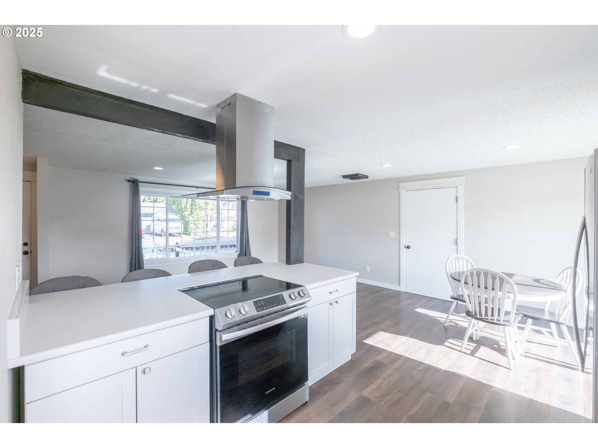562 Elm Street Jefferson, OR 97352 - Photo 6 of 16 a kitchen with granite countertop a stove a sink and a refrigerator
