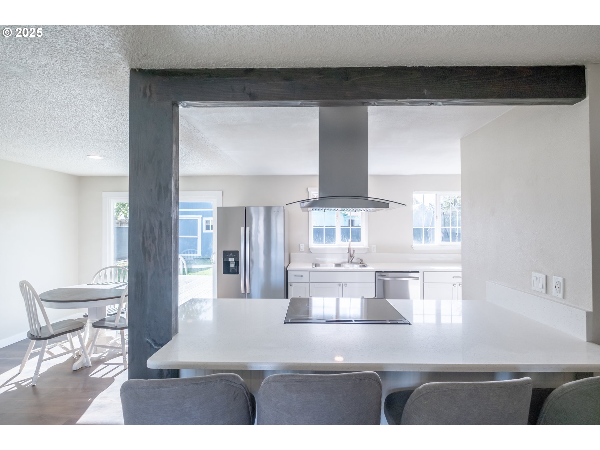 562 Elm Street Jefferson, OR 97352 - Photo 7 of 16 a view of a living room and dining room