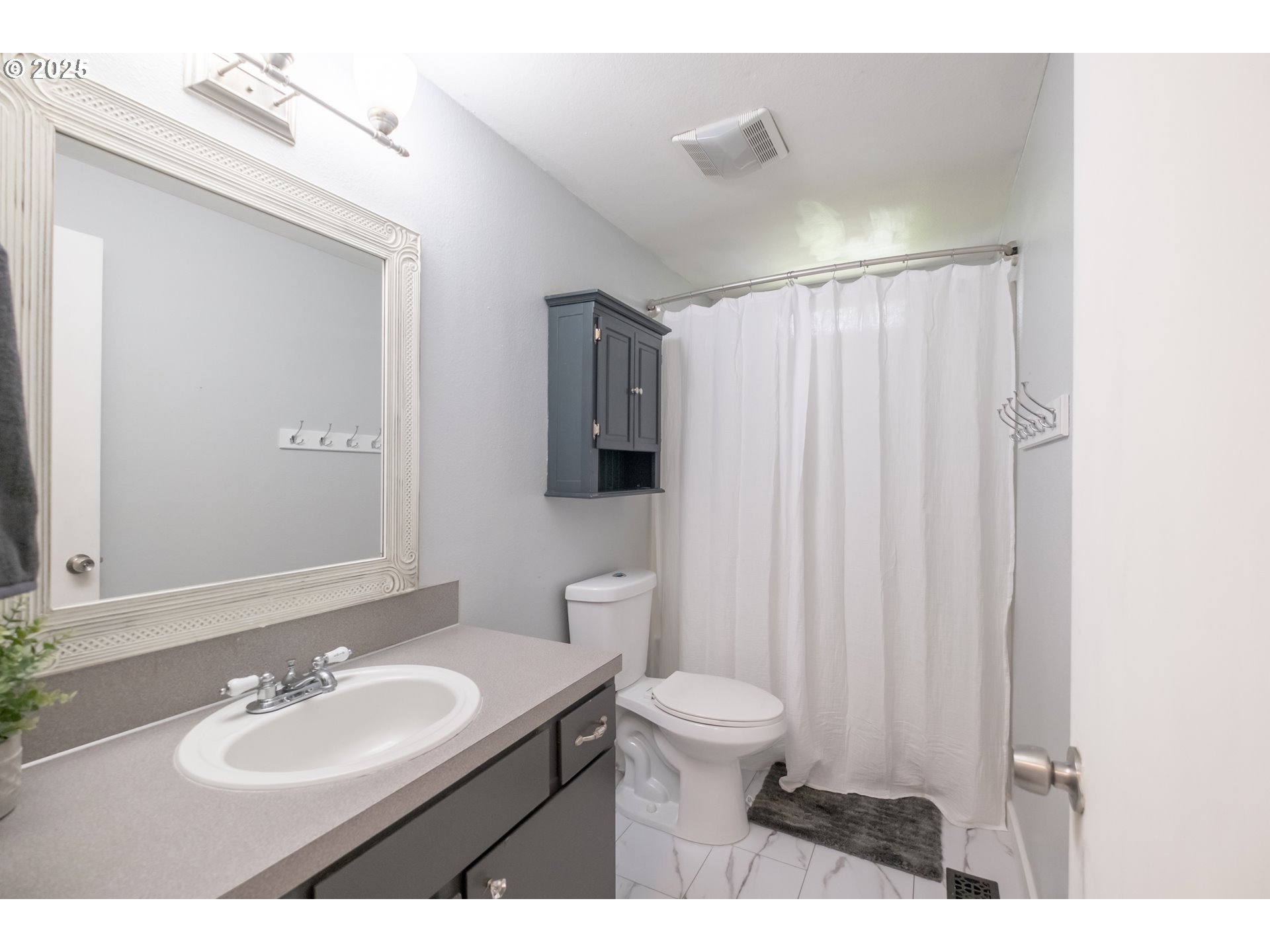 562 Elm Street Jefferson, OR 97352 - Photo 8 of 16 a bathroom with a sink toilet and shower