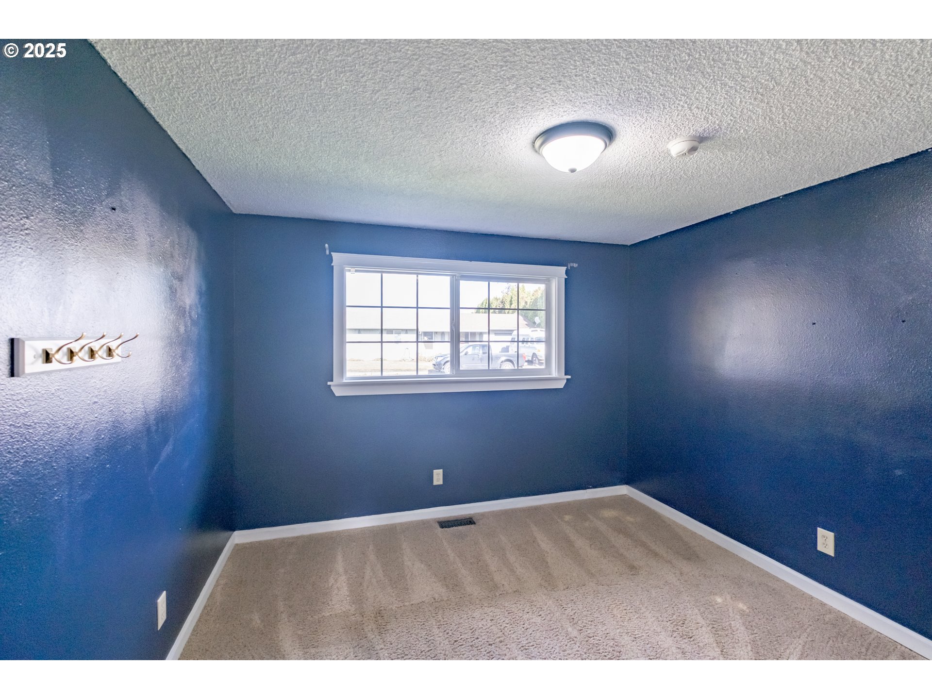 562 Elm Street Jefferson, OR 97352 - Photo 9 of 16 a view of an empty room with a window