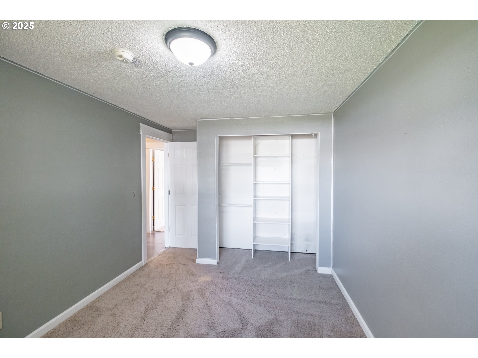562 Elm Street Jefferson, OR 97352 - Photo 10 of 16 a view of an empty room