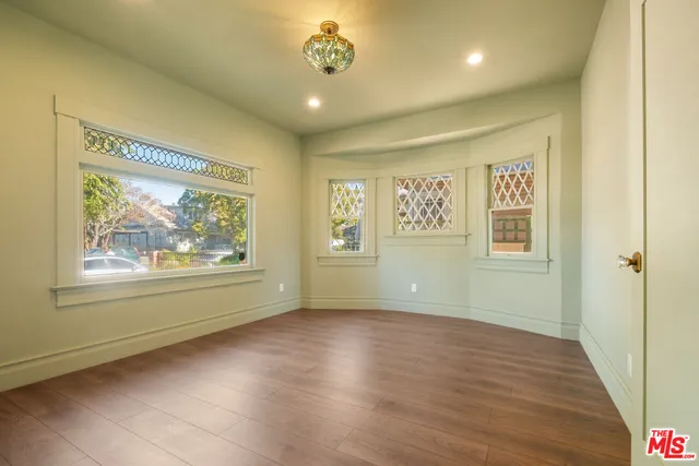 $1,299,000 | 2180 West 31st Street, Los Angeles, CA 90018